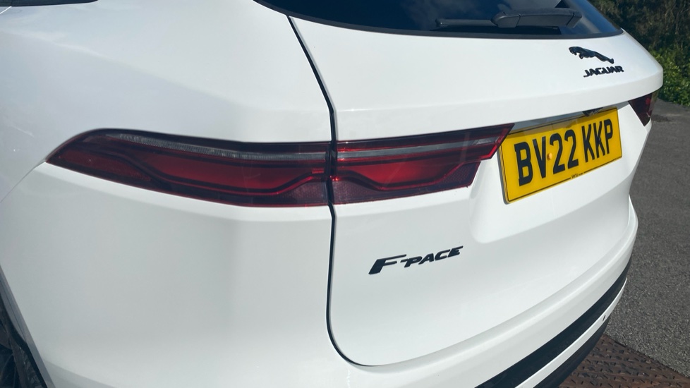 Jaguar F-Pace 2.0 D200 R-Dynamic Black 5dr Auto AWD Diesel Estate - Image 19