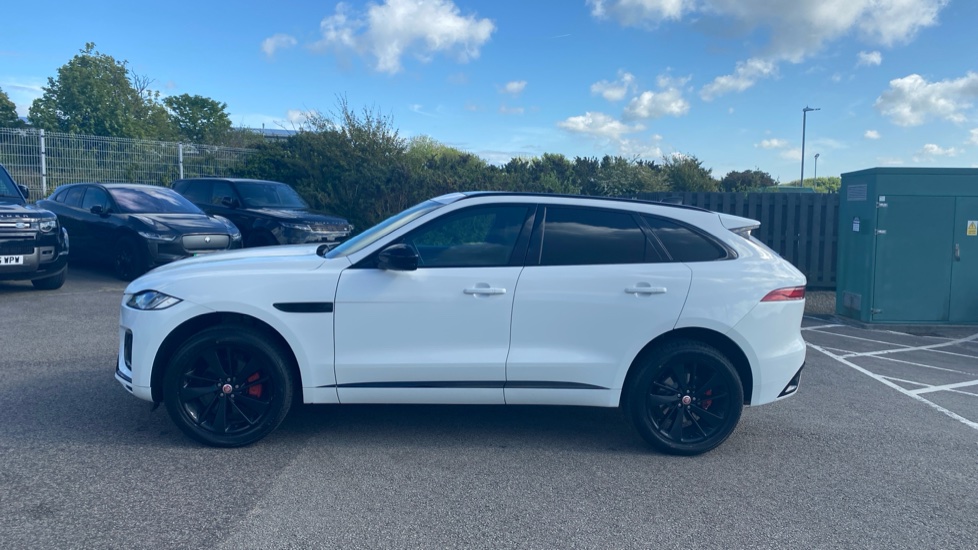 Jaguar F-Pace 2.0 D200 R-Dynamic Black 5dr Auto AWD Diesel Estate - Image 21