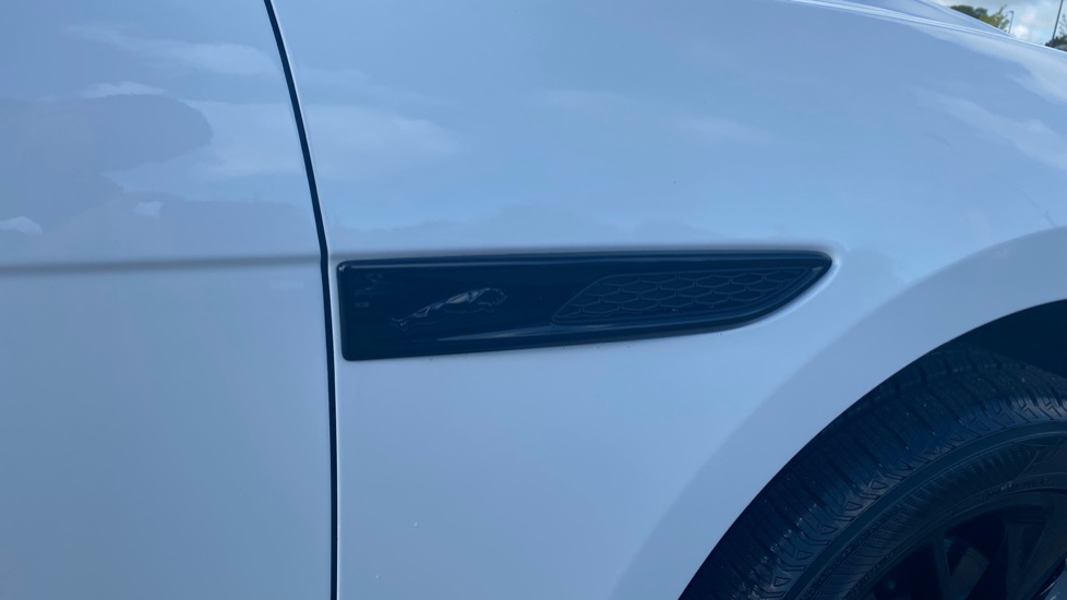Jaguar F-Pace 2.0 D200 R-Dynamic Black 5dr Auto AWD Diesel Estate - Image 26