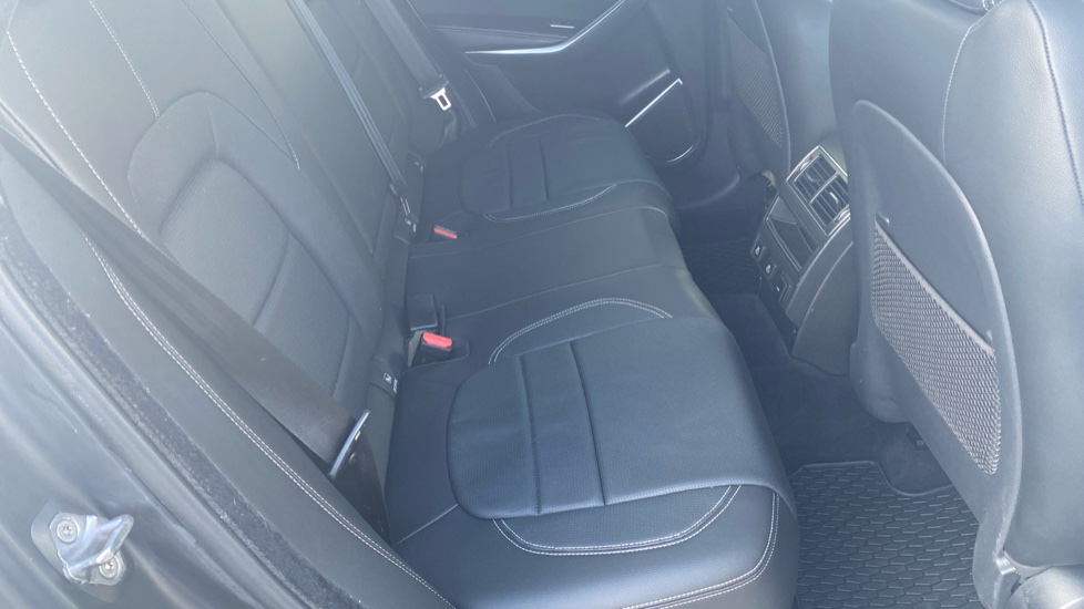 Jaguar F-Pace 2.0 D200 R-Dynamic Black 5dr Auto AWD Diesel Estate - Image 32