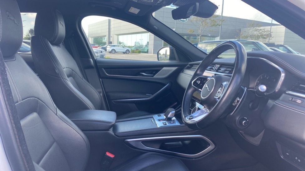 Jaguar F-Pace 2.0 D200 R-Dynamic Black 5dr Auto AWD Diesel Estate - Image 39