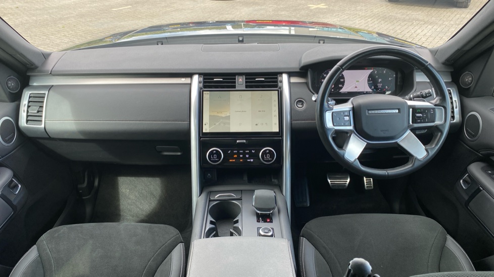 Land Rover Discovery 3.0 D300 Dynamic SE 5dr Auto Diesel Station Wagon - Image 9
