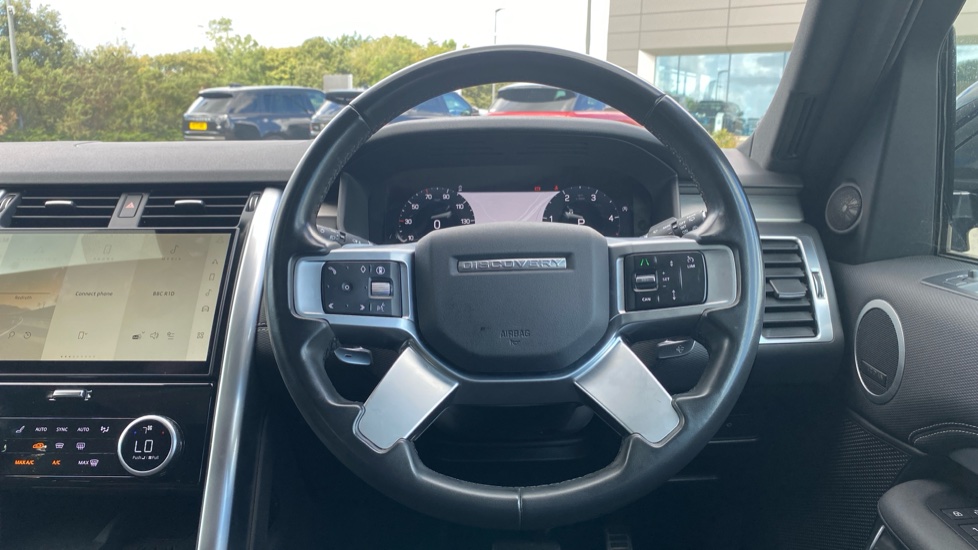 Land Rover Discovery 3.0 D300 Dynamic SE 5dr Auto Diesel Station Wagon - Image 15