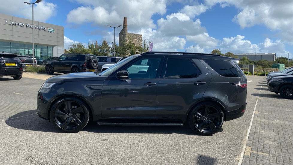 Land Rover Discovery 3.0 D300 Dynamic SE 5dr Auto Diesel Station Wagon - Image 21