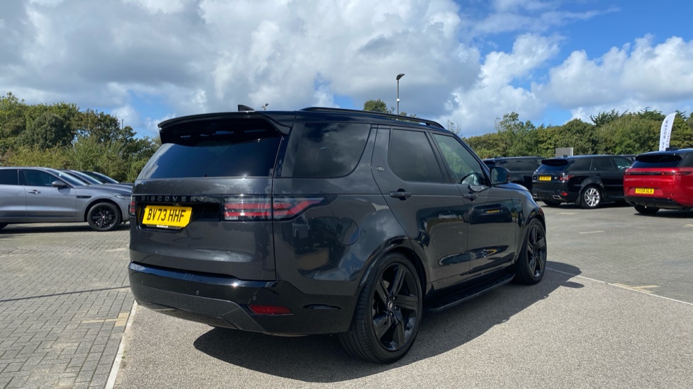Land Rover Discovery 3.0 D300 Dynamic SE 5dr Auto Diesel Station Wagon - Image 22