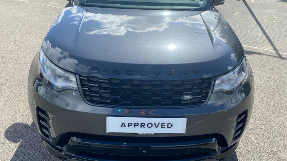Land Rover Discovery 3.0 D300 Dynamic SE 5dr Auto Diesel Station Wagon - Image 31