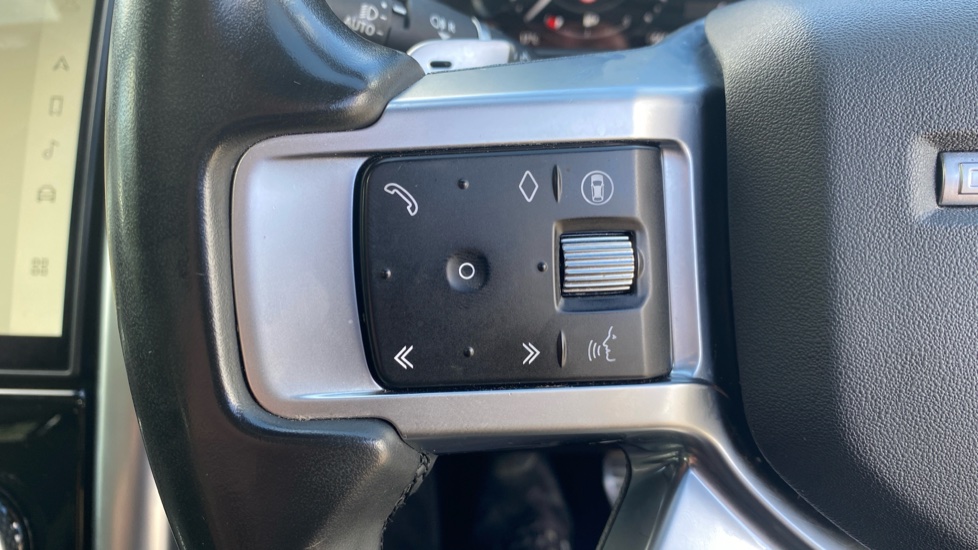 Land Rover Discovery 3.0 D300 Dynamic SE 5dr Auto Diesel Station Wagon - Image 55