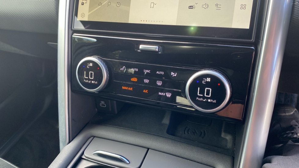Land Rover Discovery 3.0 D300 Dynamic SE 5dr Auto Diesel Station Wagon - Image 61