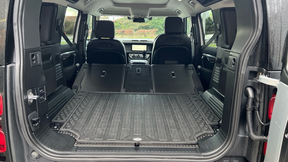 Land Rover Defender 2.0 D240 First Edition 110 5dr Auto Diesel Estate - Image 10