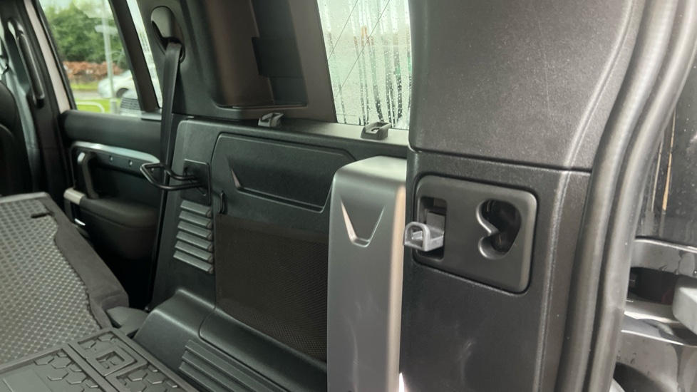 Land Rover Defender 2.0 D240 First Edition 110 5dr Auto Diesel Estate - Image 25