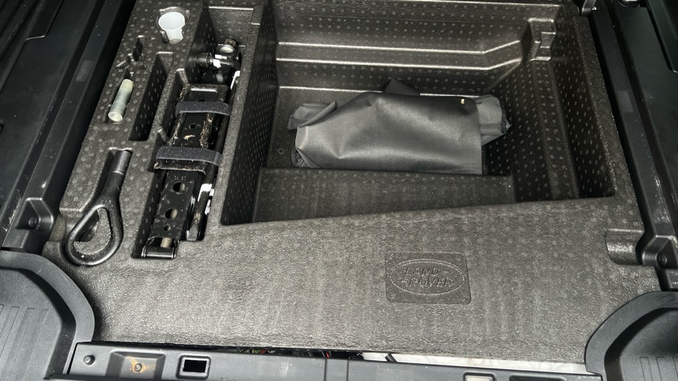 Land Rover Defender 2.0 D240 First Edition 110 5dr Auto Diesel Estate - Image 32