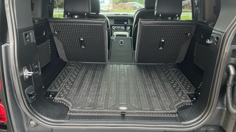 Land Rover Defender 2.0 D240 First Edition 110 5dr Auto Diesel Estate - Image 33