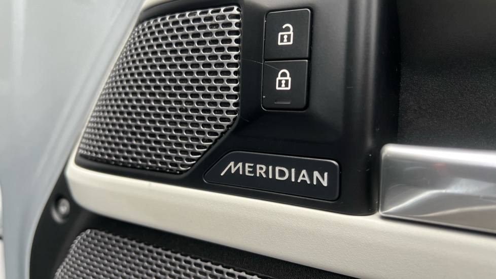 Land Rover Defender 2.0 D240 First Edition 110 5dr Auto Diesel Estate - Image 39