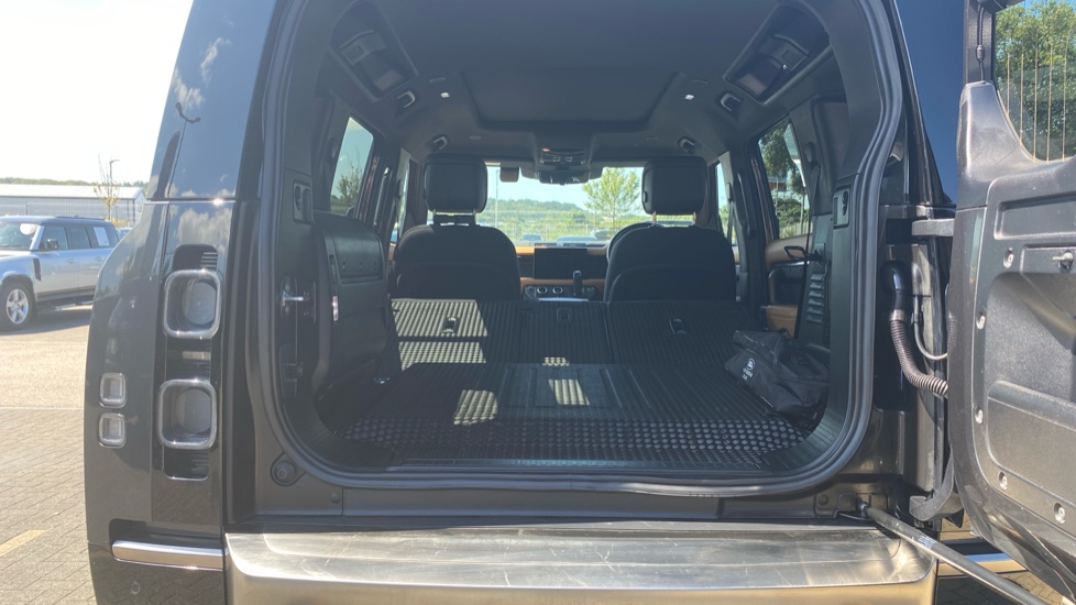 Land Rover Defender 2.0 P400e X 110 5dr Auto Estate - Image 10