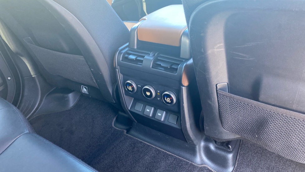Land Rover Defender 2.0 P400e X 110 5dr Auto Estate - Image 18