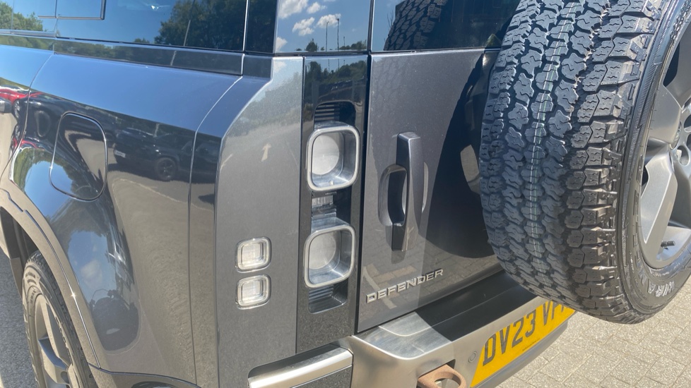 Land Rover Defender 2.0 P400e X 110 5dr Auto Estate - Image 19