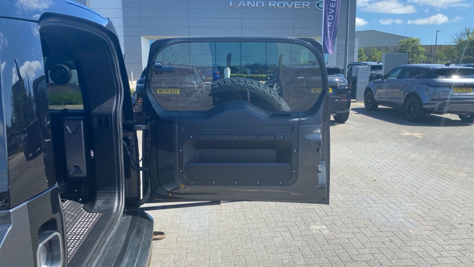 Land Rover Defender 2.0 P400e X 110 5dr Auto Estate - Image 38