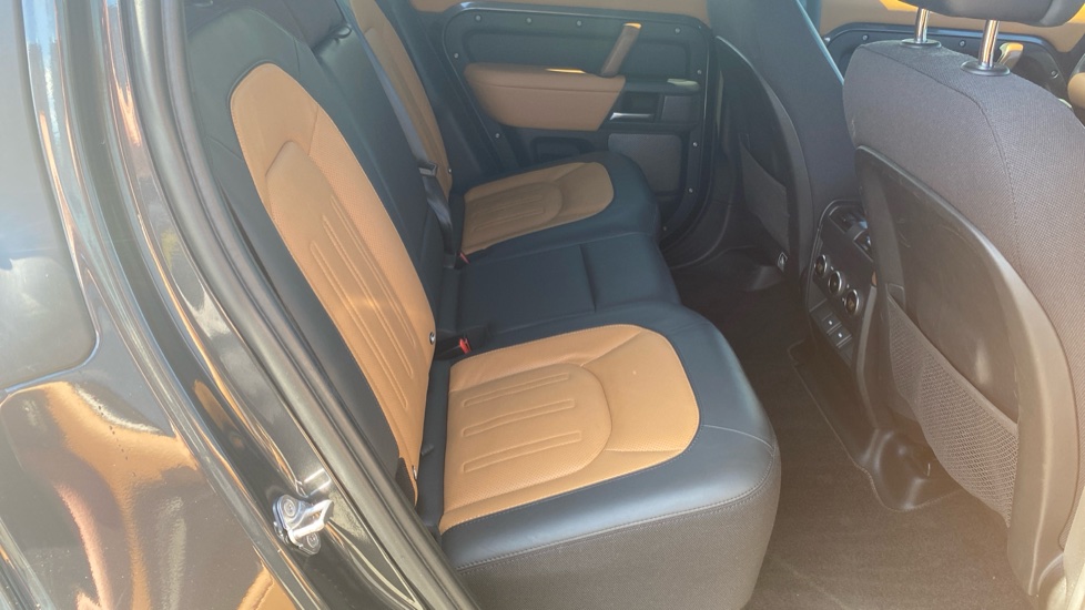 Land Rover Defender 2.0 P400e X 110 5dr Auto Estate - Image 39