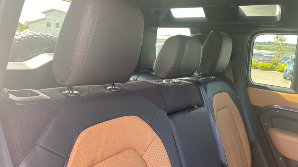 Land Rover Defender 2.0 P400e X 110 5dr Auto Estate - Image 40