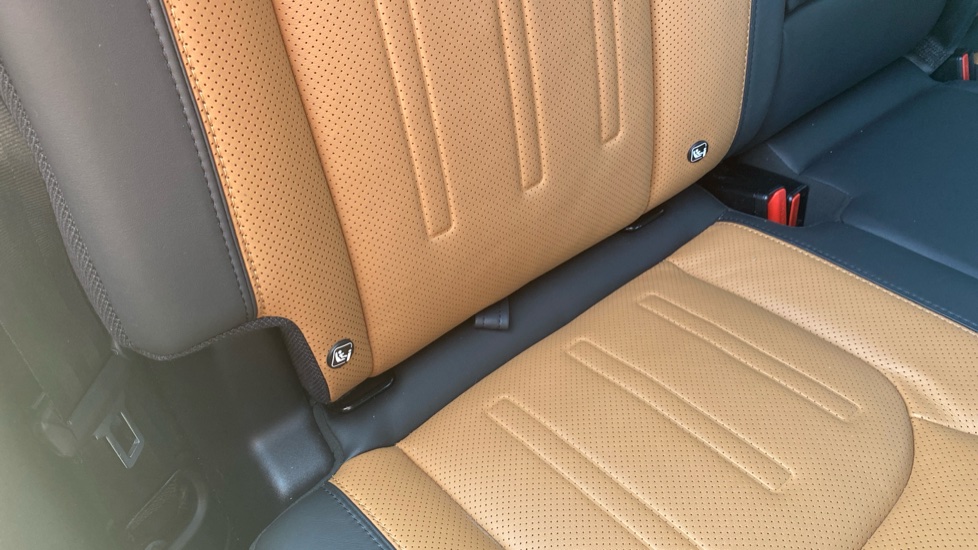 Land Rover Defender 2.0 P400e X 110 5dr Auto Estate - Image 41