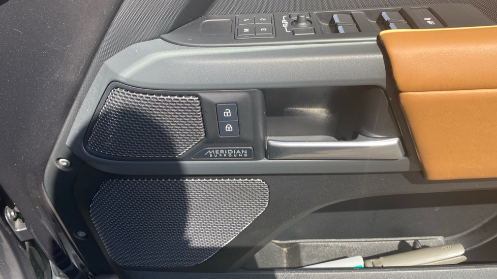 Land Rover Defender 2.0 P400e X 110 5dr Auto Estate - Image 45