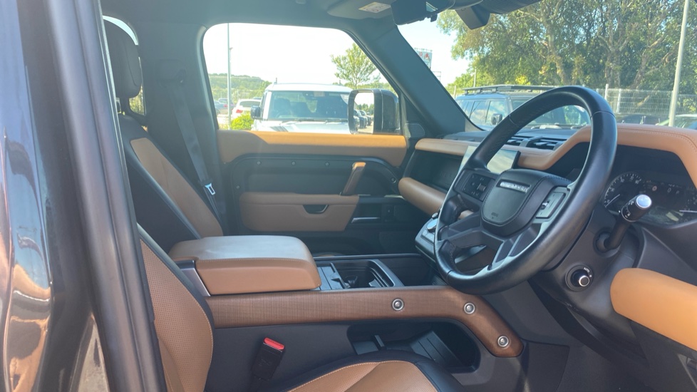 Land Rover Defender 2.0 P400e X 110 5dr Auto Estate - Image 48