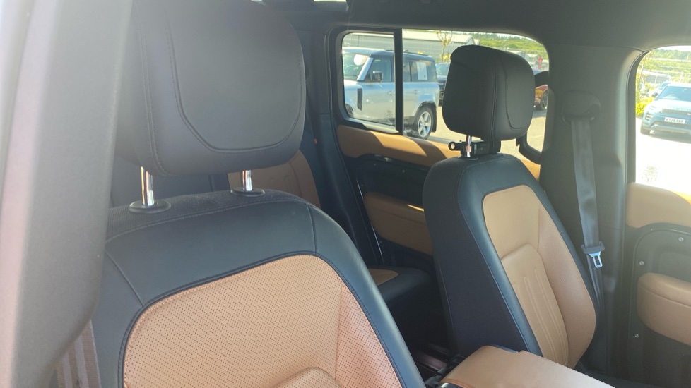 Land Rover Defender 2.0 P400e X 110 5dr Auto Estate - Image 49