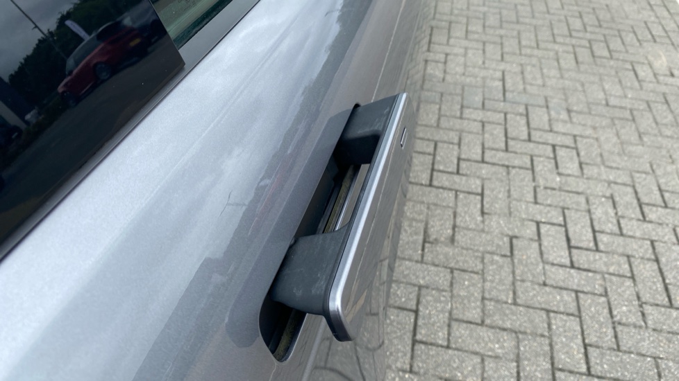 Land Rover Range Rover Evoque 1.5 P300e R-Dynamic HSE 5dr Auto Hatchback - Image 24
