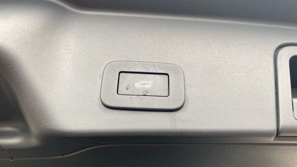 Land Rover Range Rover Evoque 1.5 P300e R-Dynamic HSE 5dr Auto Hatchback - Image 33