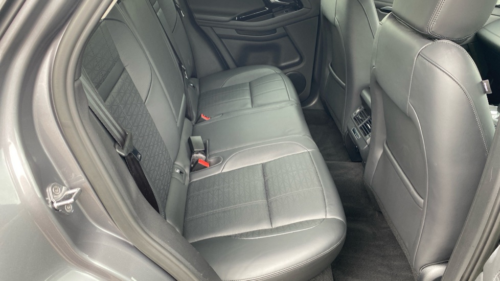 Land Rover Range Rover Evoque 1.5 P300e R-Dynamic HSE 5dr Auto Hatchback - Image 36