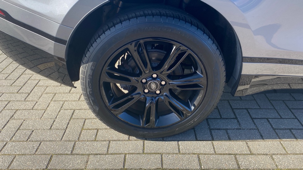 Land Rover Range Rover Velar 2.0 D200 Edition 5dr Auto Diesel Estate - Image 23