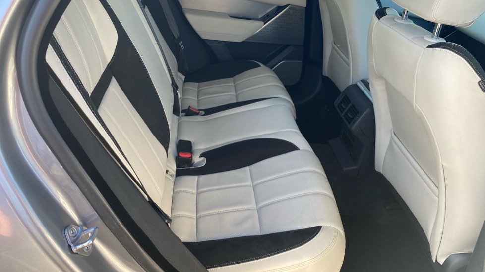 Land Rover Range Rover Velar 2.0 D200 Edition 5dr Auto Diesel Estate - Image 37
