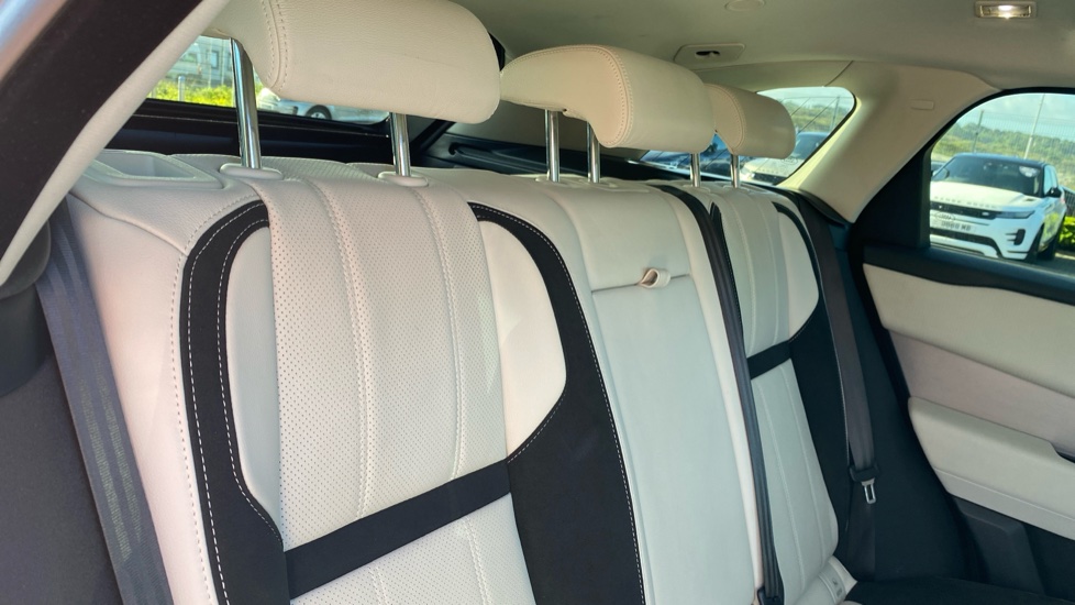 Land Rover Range Rover Velar 2.0 D200 Edition 5dr Auto Diesel Estate - Image 38