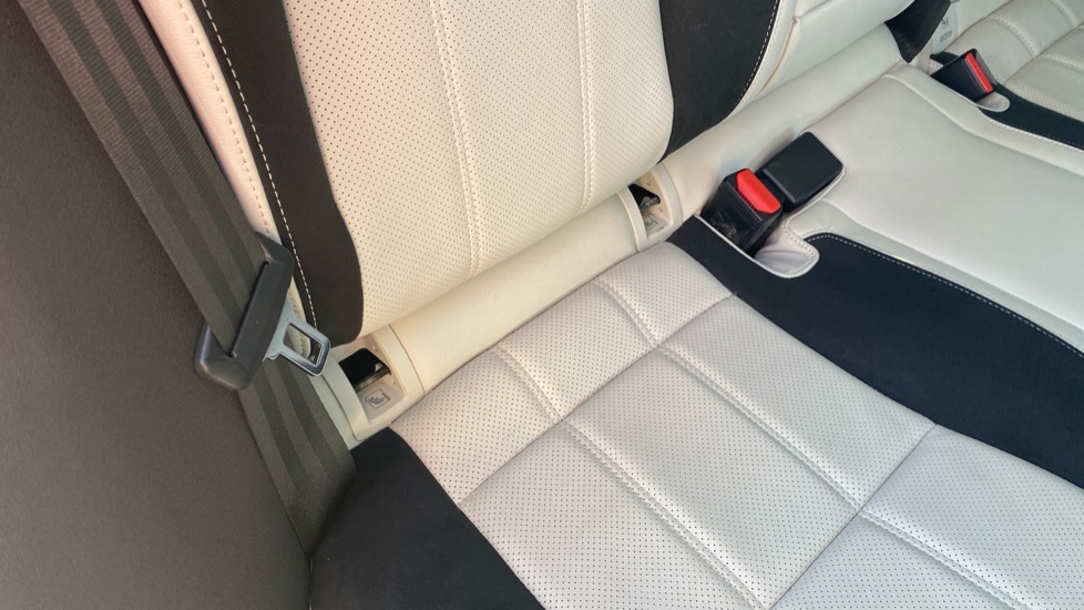 Land Rover Range Rover Velar 2.0 D200 Edition 5dr Auto Diesel Estate - Image 39
