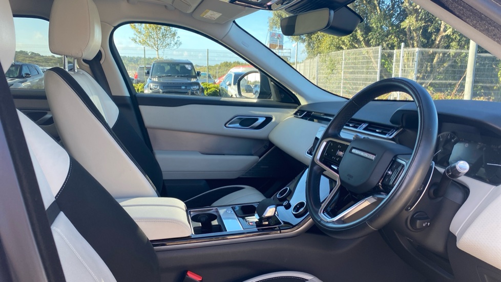 Land Rover Range Rover Velar 2.0 D200 Edition 5dr Auto Diesel Estate - Image 47