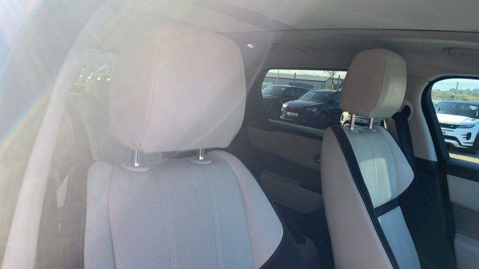 Land Rover Range Rover Velar 2.0 D200 Edition 5dr Auto Diesel Estate - Image 48