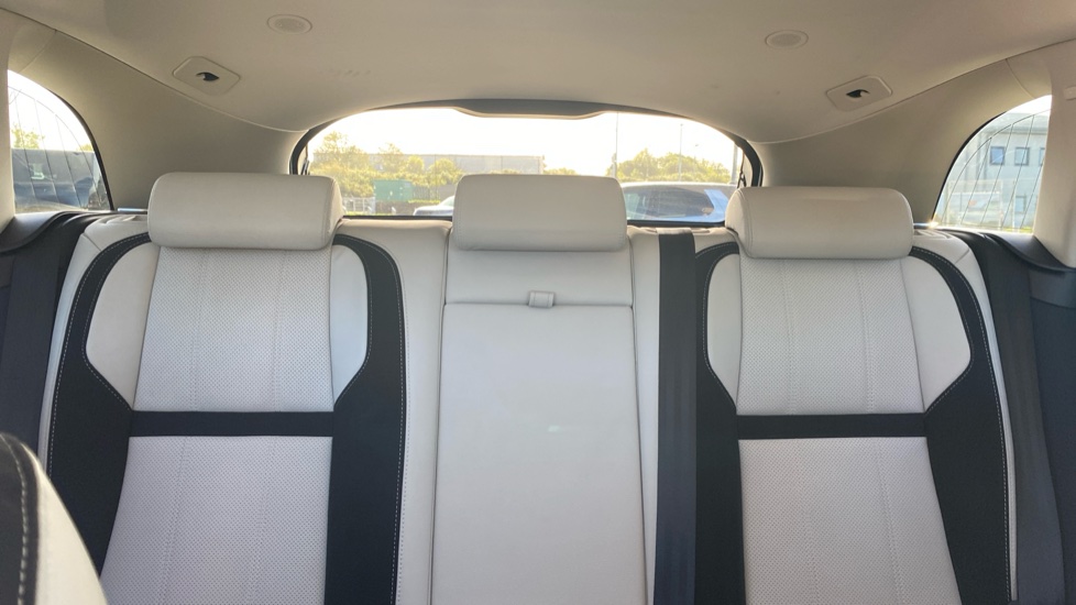 Land Rover Range Rover Velar 2.0 D200 Edition 5dr Auto Diesel Estate - Image 49