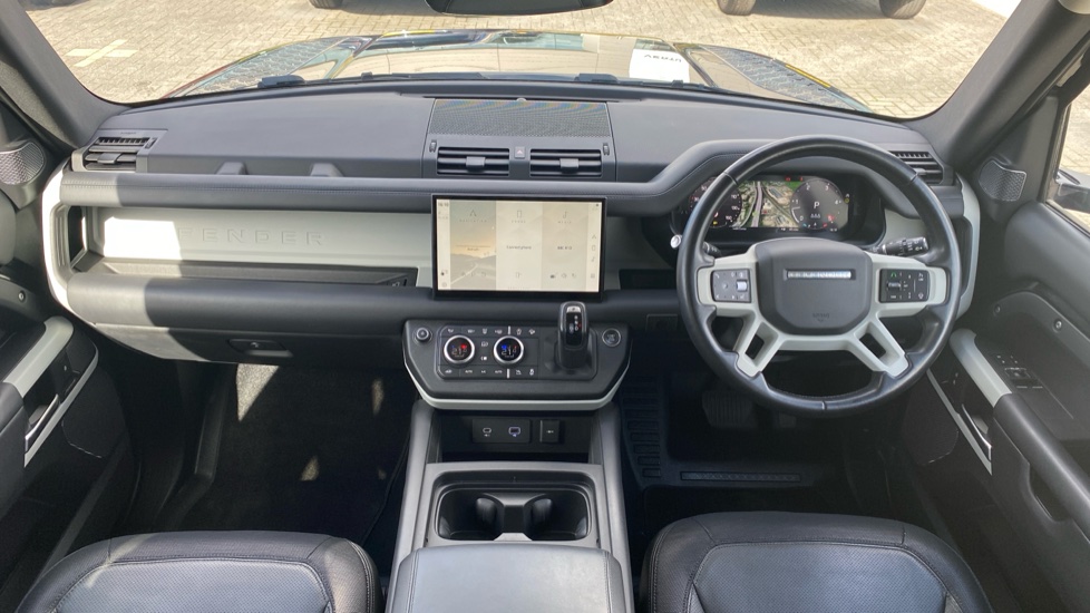 Land Rover Defender 3.0 D250 X-Dynamic HSE 90 3dr Auto Diesel Estate - Image 9
