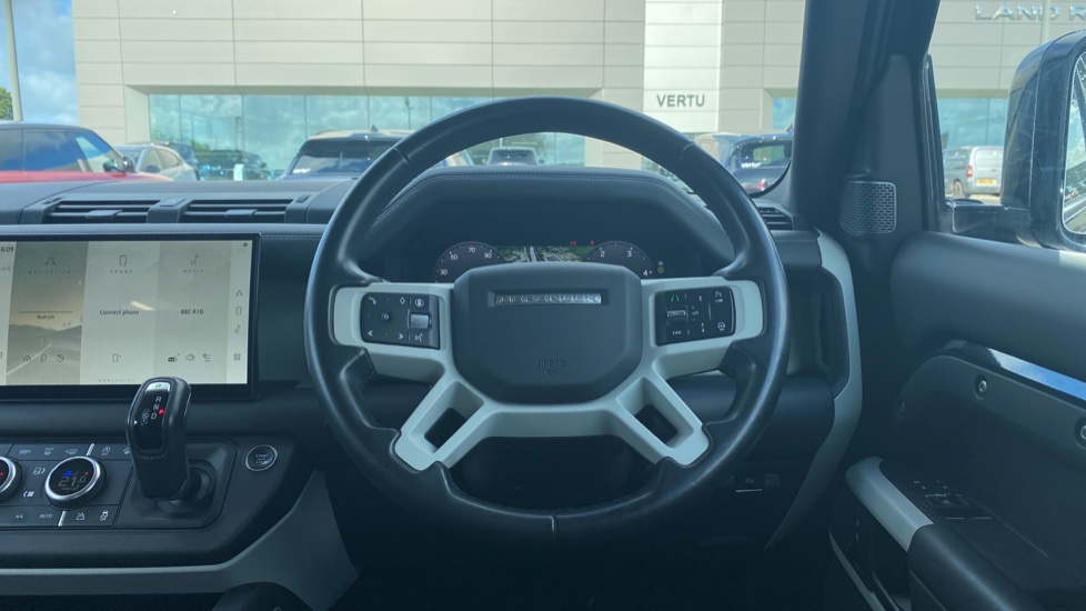 Land Rover Defender 3.0 D250 X-Dynamic HSE 90 3dr Auto Diesel Estate - Image 15