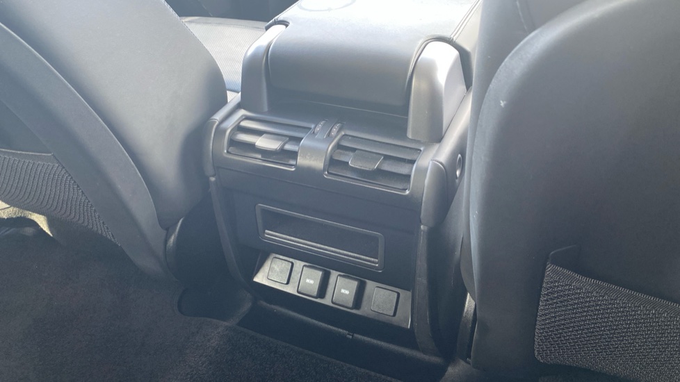 Land Rover Defender 3.0 D250 X-Dynamic HSE 90 3dr Auto Diesel Estate - Image 18