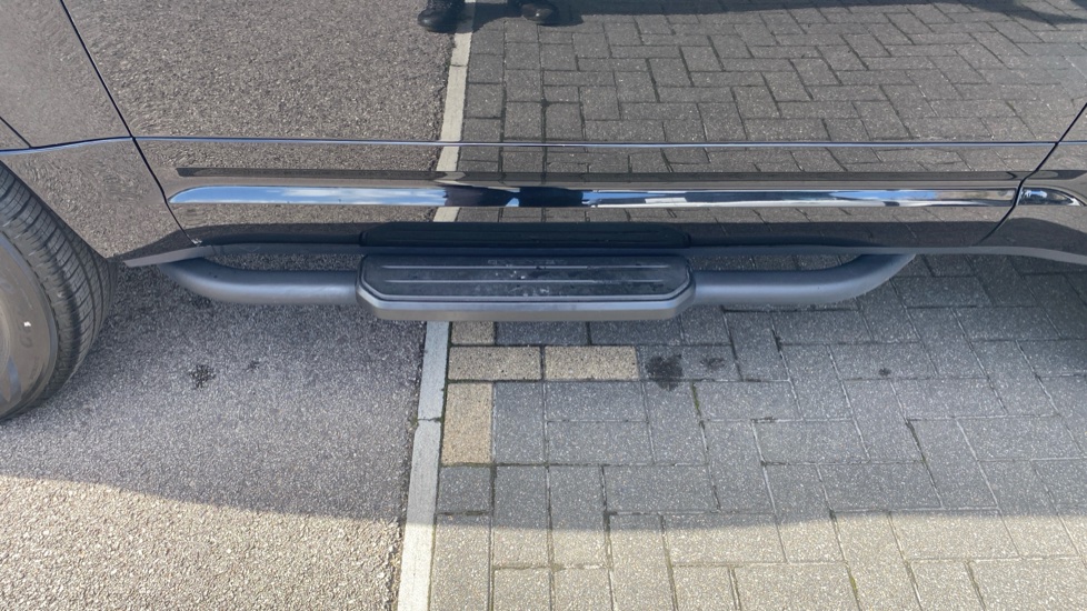 Land Rover Defender 3.0 D250 X-Dynamic HSE 90 3dr Auto Diesel Estate - Image 27