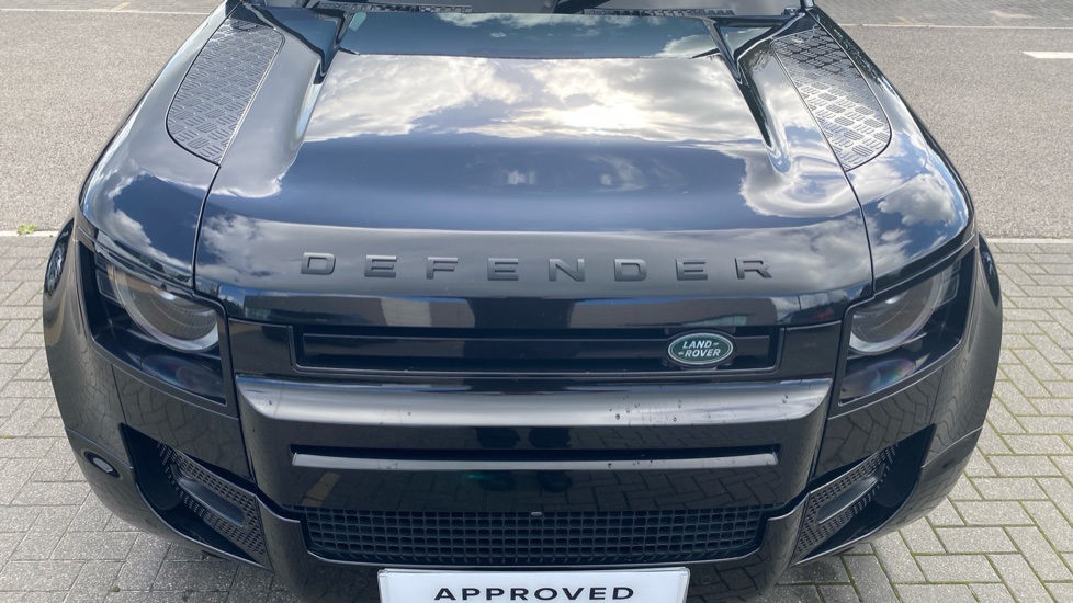 Land Rover Defender 3.0 D250 X-Dynamic HSE 90 3dr Auto Diesel Estate - Image 32