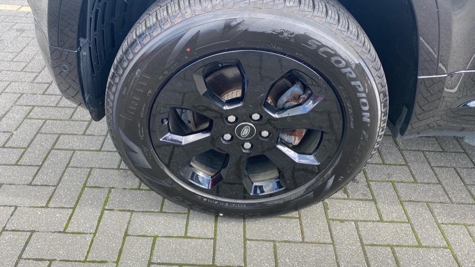 Land Rover Defender 3.0 D250 X-Dynamic HSE 90 3dr Auto Diesel Estate - Image 34