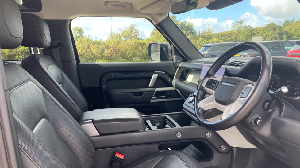Land Rover Defender 3.0 D250 X-Dynamic HSE 90 3dr Auto Diesel Estate - Image 45