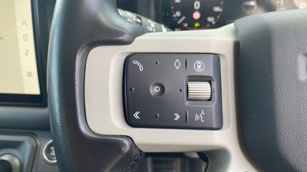 Land Rover Defender 3.0 D250 X-Dynamic HSE 90 3dr Auto Diesel Estate - Image 49