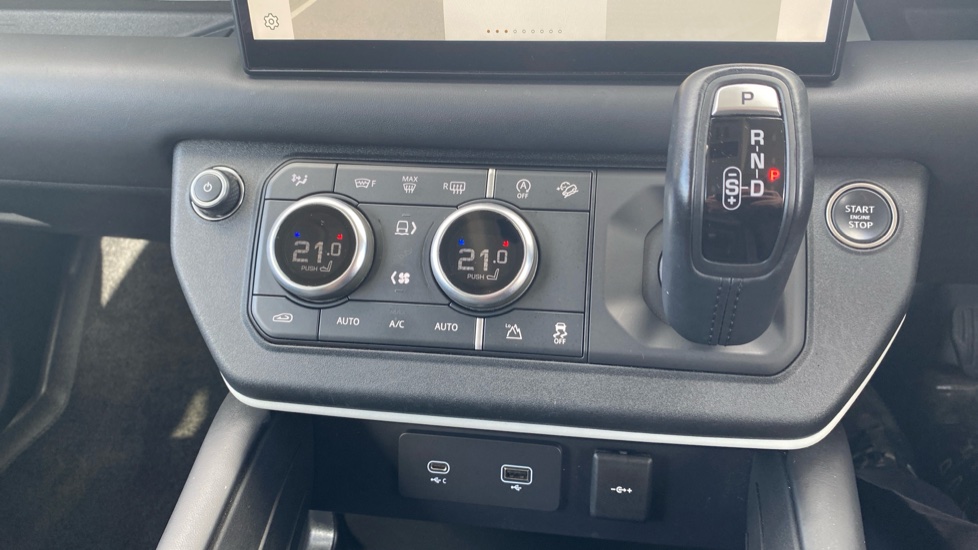 Land Rover Defender 3.0 D250 X-Dynamic HSE 90 3dr Auto Diesel Estate - Image 54