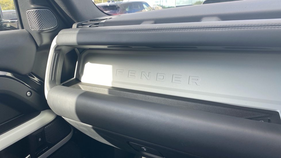 Land Rover Defender 3.0 D250 X-Dynamic HSE 90 3dr Auto Diesel Estate - Image 55