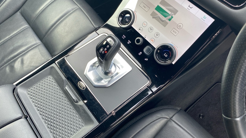 Land Rover Range Rover Evoque 2.0 P200 R-Dynamic SE 5dr Auto Petrol Hatchback - Image 13
