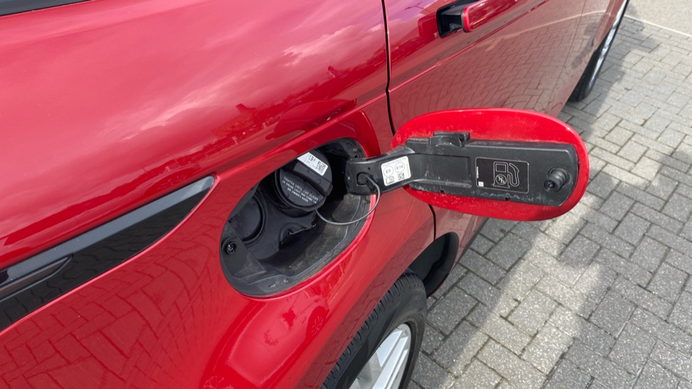 Land Rover Range Rover Evoque 2.0 P200 R-Dynamic SE 5dr Auto Petrol Hatchback - Image 24