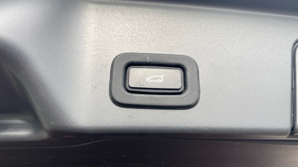 Land Rover Range Rover Evoque 2.0 P200 R-Dynamic SE 5dr Auto Petrol Hatchback - Image 34